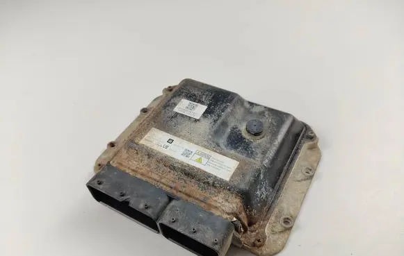 Opel Zafira B Engine control unit/module 55590118 MB2758008168