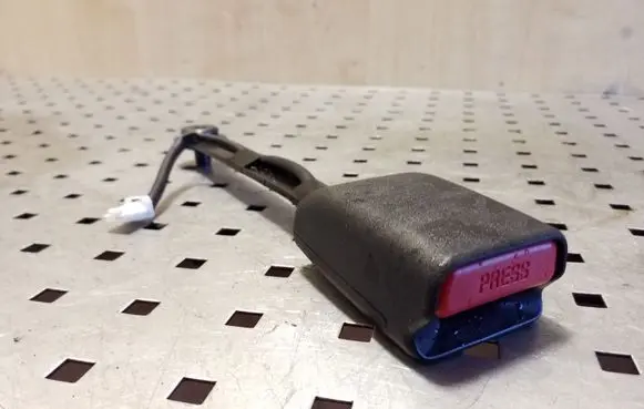 Nissan X-Trail T32 Front seatbelt buckle