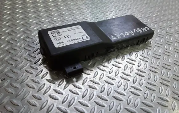 Chevrolet Cruze Door central lock control unit/module 13503204