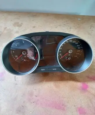 Volkswagen Polo V 6R Speedometer (instrument cluster) 6C0920741A