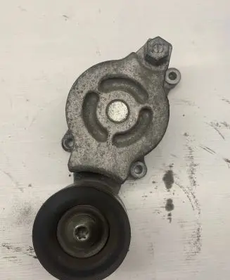 Mazda CX-5 Generator/alternator belt tensioner R2AA15980