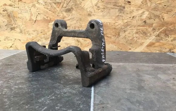 Volkswagen PASSAT B6 Brake caliper pad carrier rear 