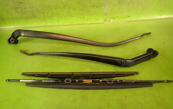 Mazda CX-5 Front wiper blade arm