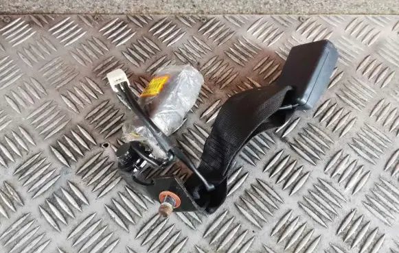KIA Rio Rear seatbelt buckle