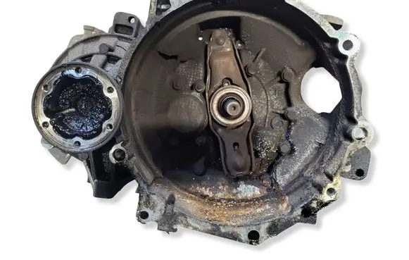 Volkswagen Jetta V Manual 5 speed gearbox JCR