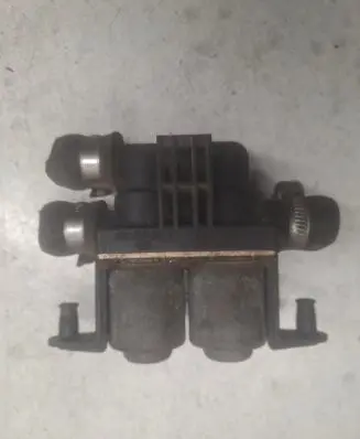 BMW 5 E39 Coolant heater control valve 8374995 1147412137