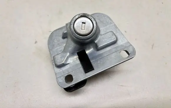 Volvo S80 Tailgate/trunk/boot lock/catch/latch 31253043
