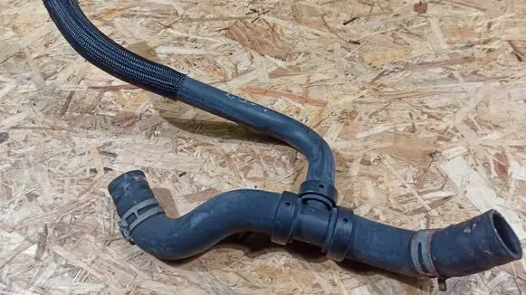 Ford Mustang V Engine coolant pipe/hose 8E22C9224