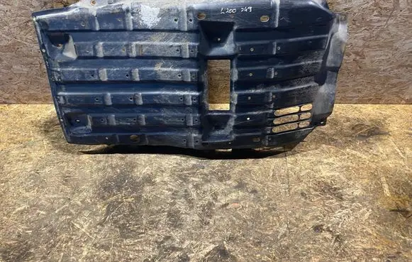 Mitsubishi L200 Engine splash shield/under tray 5370B497