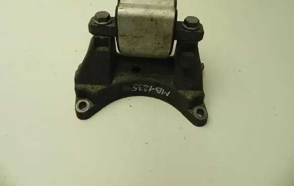 Mercedes-Benz E W212 Engine mount bracket A1402421340 MB1235