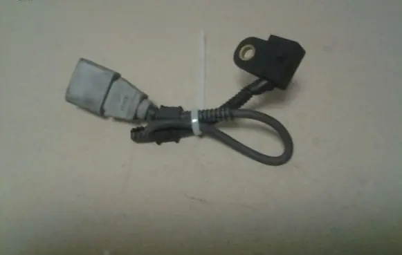 Volkswagen PASSAT B6 Crankshaft position sensor 03G906433A