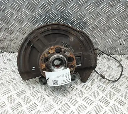 Mercedes-Benz CLA C117 X117 W117 Front wheel hub A2463320100