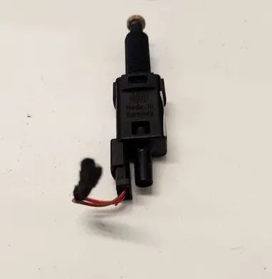 Audi A6 S6 C5 4B Brake pedal sensor switch 811907343B