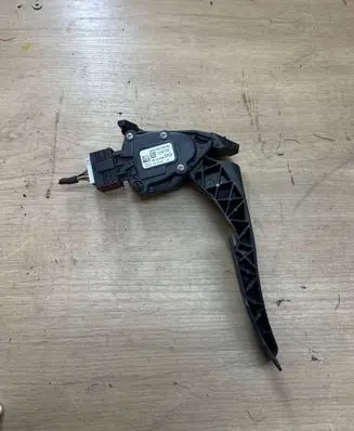 Opel Insignia A Accelerator throttle pedal 13237352 6PV00976500 08102009