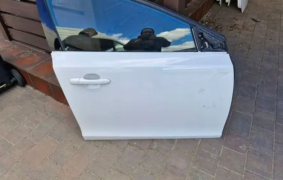Volvo V40 Front door