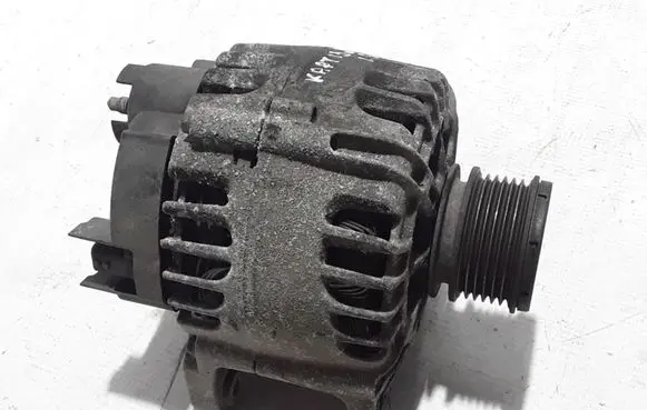 Renault Captur Generator/alternator 231007865R