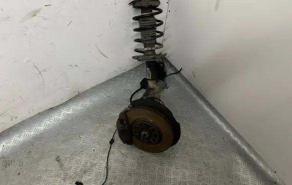 Alfa Romeo Giulietta Front wheel hub spindle knuckle