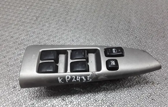 Toyota Corolla Verso E121 Electric window control switch 8404013080