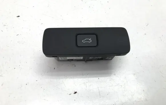 Volvo XC40 Tailgate/trunk/boot open switch 32350330