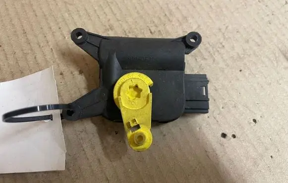 Volkswagen PASSAT B6 Air flap motor/actuator 0132801342 983385VE