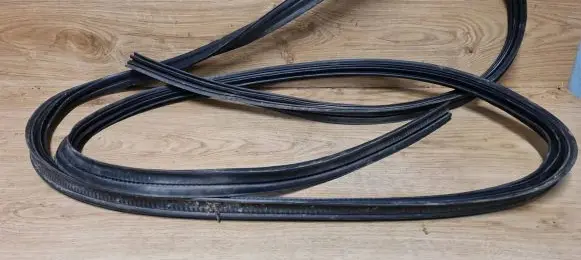 Nissan Primera Trunk rubber seal (body) 