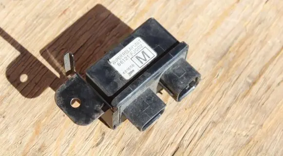 Subaru Forester SH Window wiper relay 86121FJ002 481658