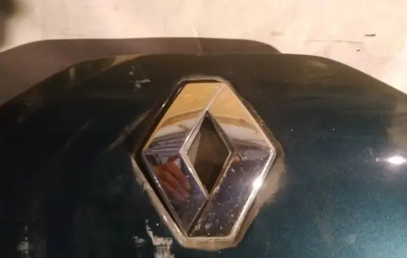 Renault Laguna I Manufacturer badge logo/emblem 