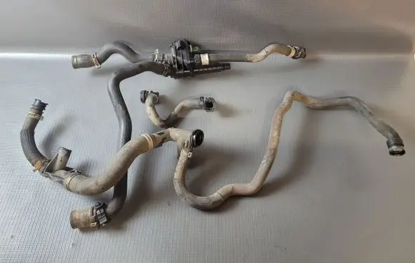 Peugeot 208 Engine coolant pipe/hose 9671124980 9684589080 9684689980