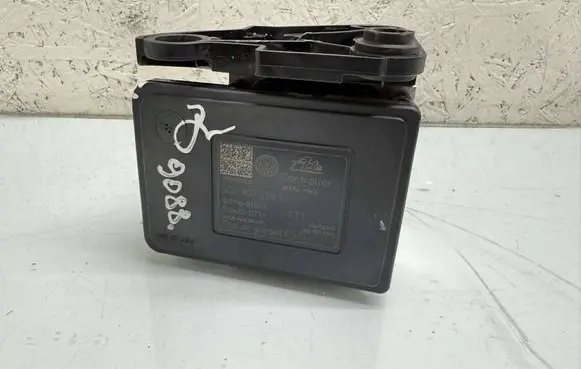 Seat Leon (5F) ABS Pump 3Q0907379T 3Q0614517T