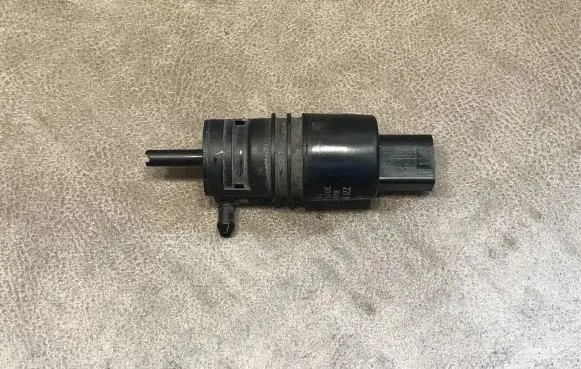 Mercedes-Benz E C207 W207 Windscreen/windshield washer pump 2218690121