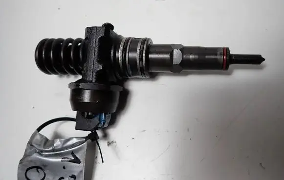 Volkswagen Sharan Fuel injector 038130073D