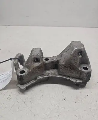 Citroen C4 I Picasso Engine mounting bracket 9688615780