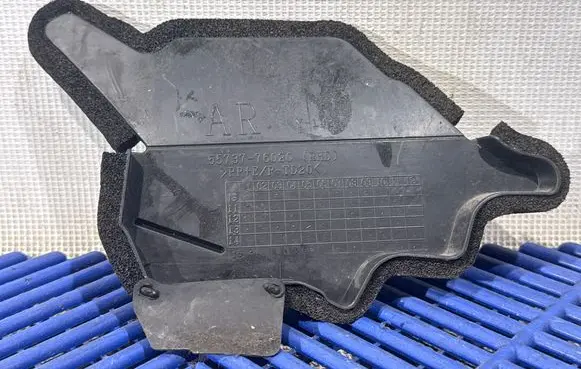 Lexus CT 200H Other engine bay part 5573776020