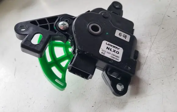 Hyundai Kona I A/C air flow flap actuator/motor D267CWFAB01