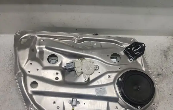 Mercedes-Benz C W204 Front door window regulator with motor