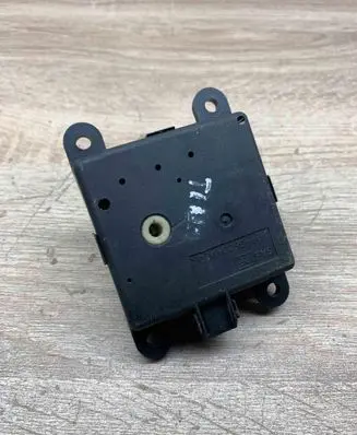 Nissan Primera Air flap motor/actuator 3T05030820 030910