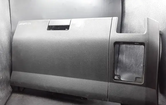 Infiniti QX56 Glove box set 681087S000 681027S000