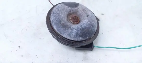 Nissan Juke I F15 Horn signal