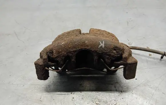 Volkswagen Touran I Front brake caliper