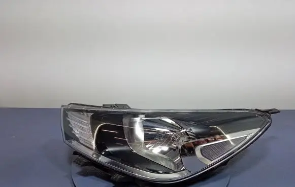 KIA Rio Headlight/headlamp 92101-H8