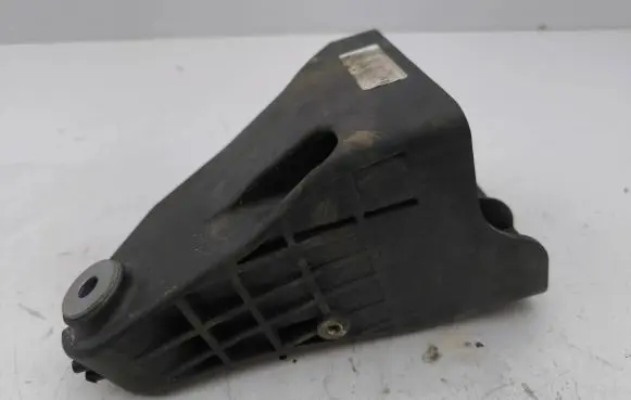 Mercedes-Benz E W213 Engine mounting bracket