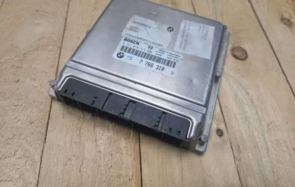 BMW 5 E39 Engine control unit/module 7788310