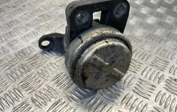 Ford Galaxy Engine mount bracket