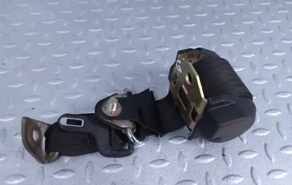 Mercedes-Benz 200 300 W123 Rear seatbelt 2018601685 A2018601685 1238680230