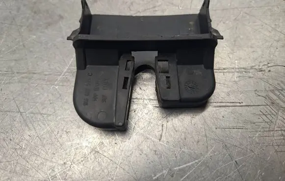 Volkswagen PASSAT B6 Tailgate/boot lid lock trim 1K6827505C