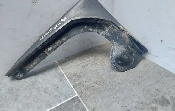 Skoda Octavia Mk2 (1Z) Front mudguard 1Z0821820