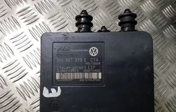 Volkswagen Golf V ABS Pump 1K0907379E 1K0614517C