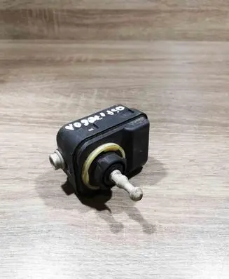 Nissan Note (E11) Headlight level adjustment motor 89028944