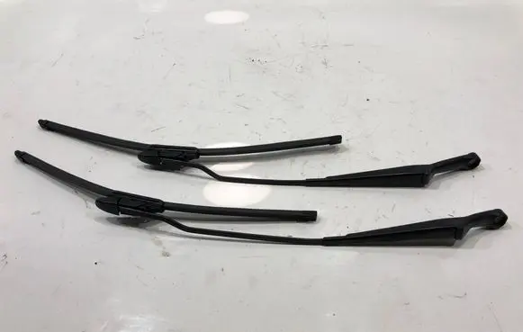 Skoda Superb B5 (3U) Front wiper blade arm