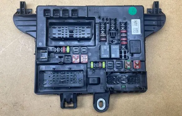 Opel Insignia A Fuse module 22737766